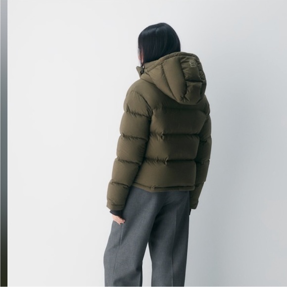 NWOT Aritzia THE SUPER PUFF™ Shorty - cliMATTE™ - Picture 5 of 8